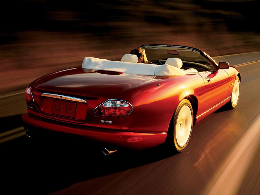  Jaguar XK8 Convertible 2004 года  (фото 2 из 2)